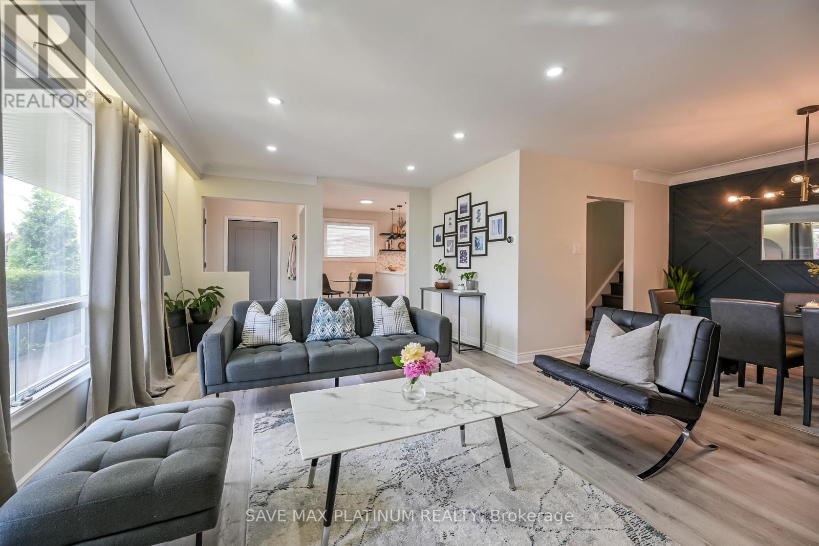 Photo 1 of 18 Gardenia Court, Hamilton ON