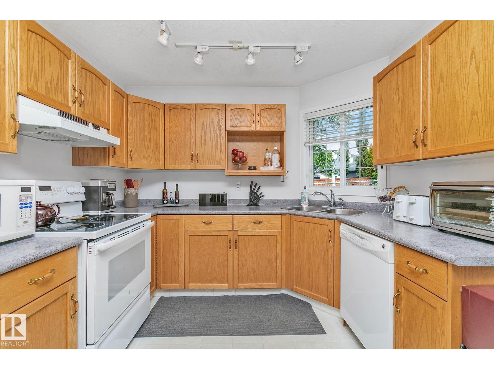 Photo 14 of 350 Lilac Ln, Sherwood Park AB