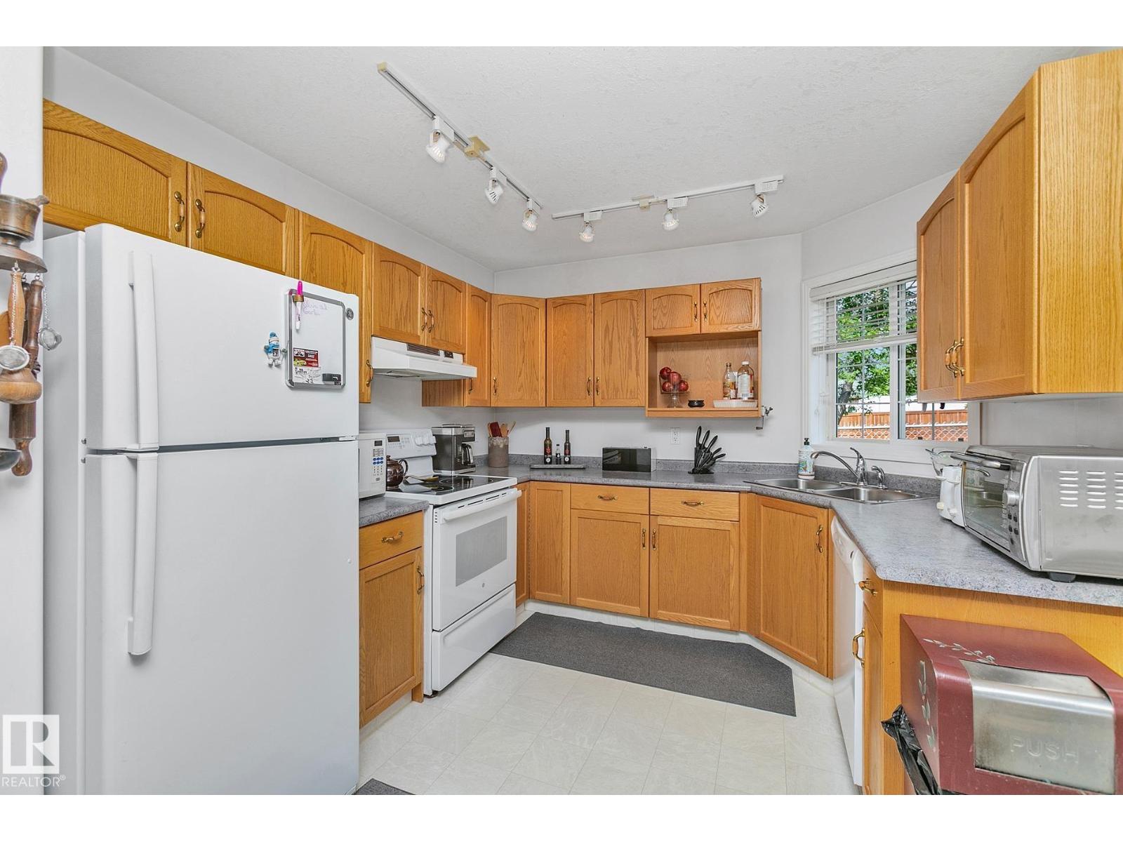 Photo 13 of 350 Lilac Ln, Sherwood Park AB