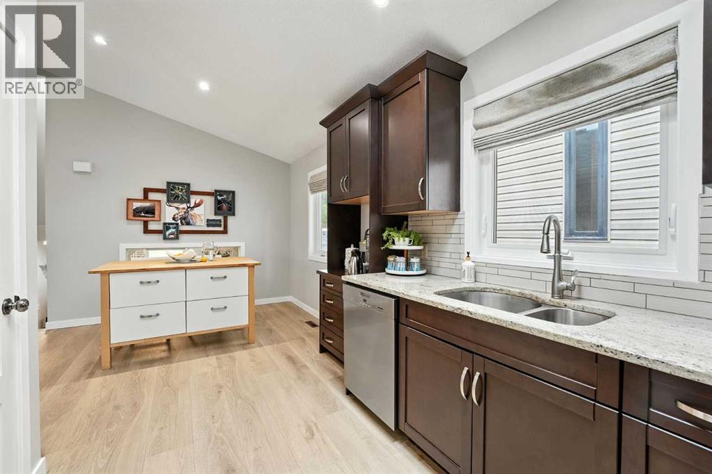 Single Family House 4 Level for Sale in  Macewan Park Circle NW MacEwan Glen Calgary 