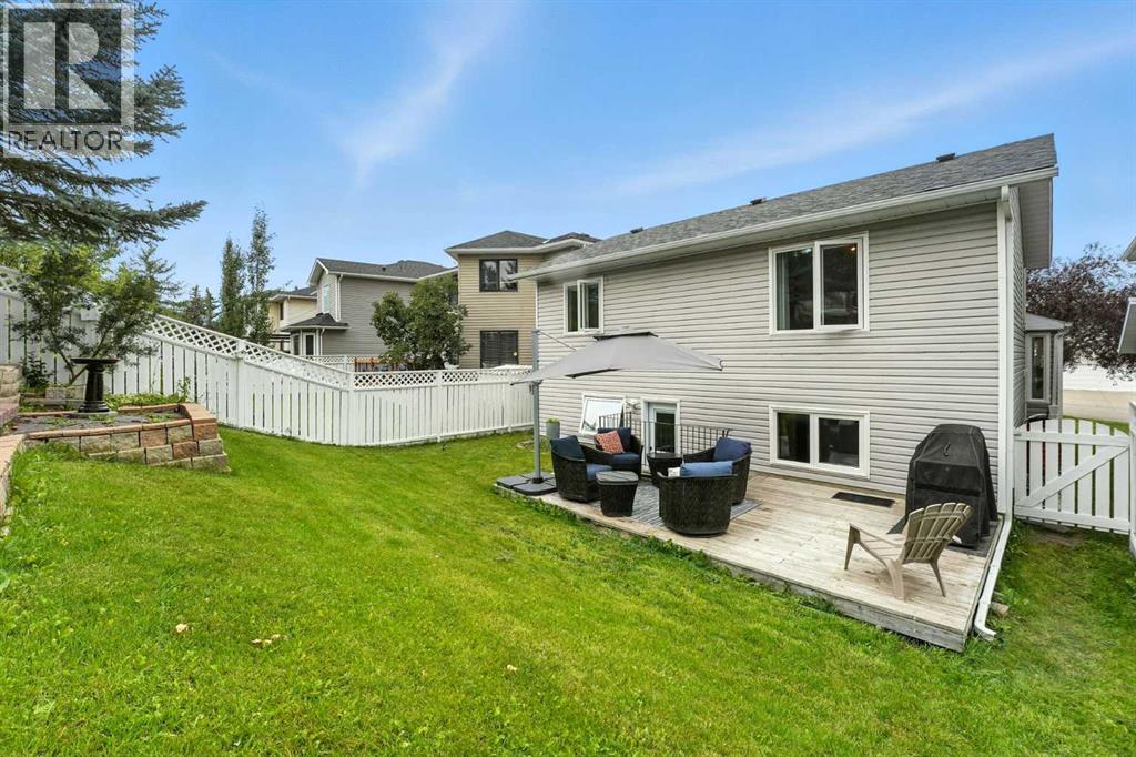 Single Family House 4 Level for Sale in  Macewan Park Circle NW MacEwan Glen Calgary 