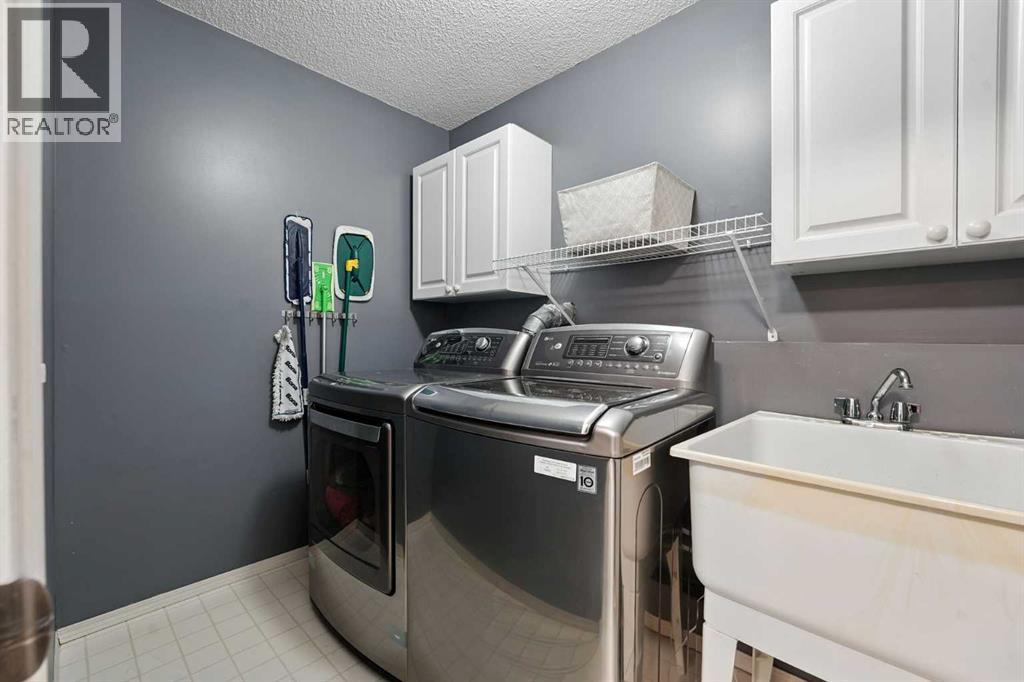 Single Family House 4 Level for Sale in  Macewan Park Circle NW MacEwan Glen Calgary 
