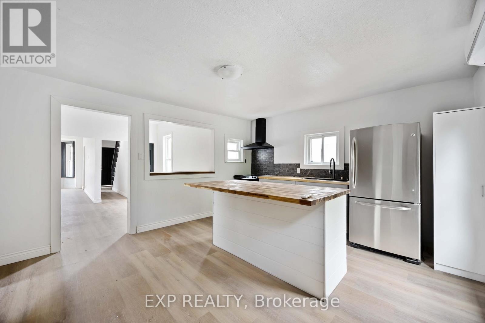 Photo 13 of 173 Brock Street S, Sarnia ON