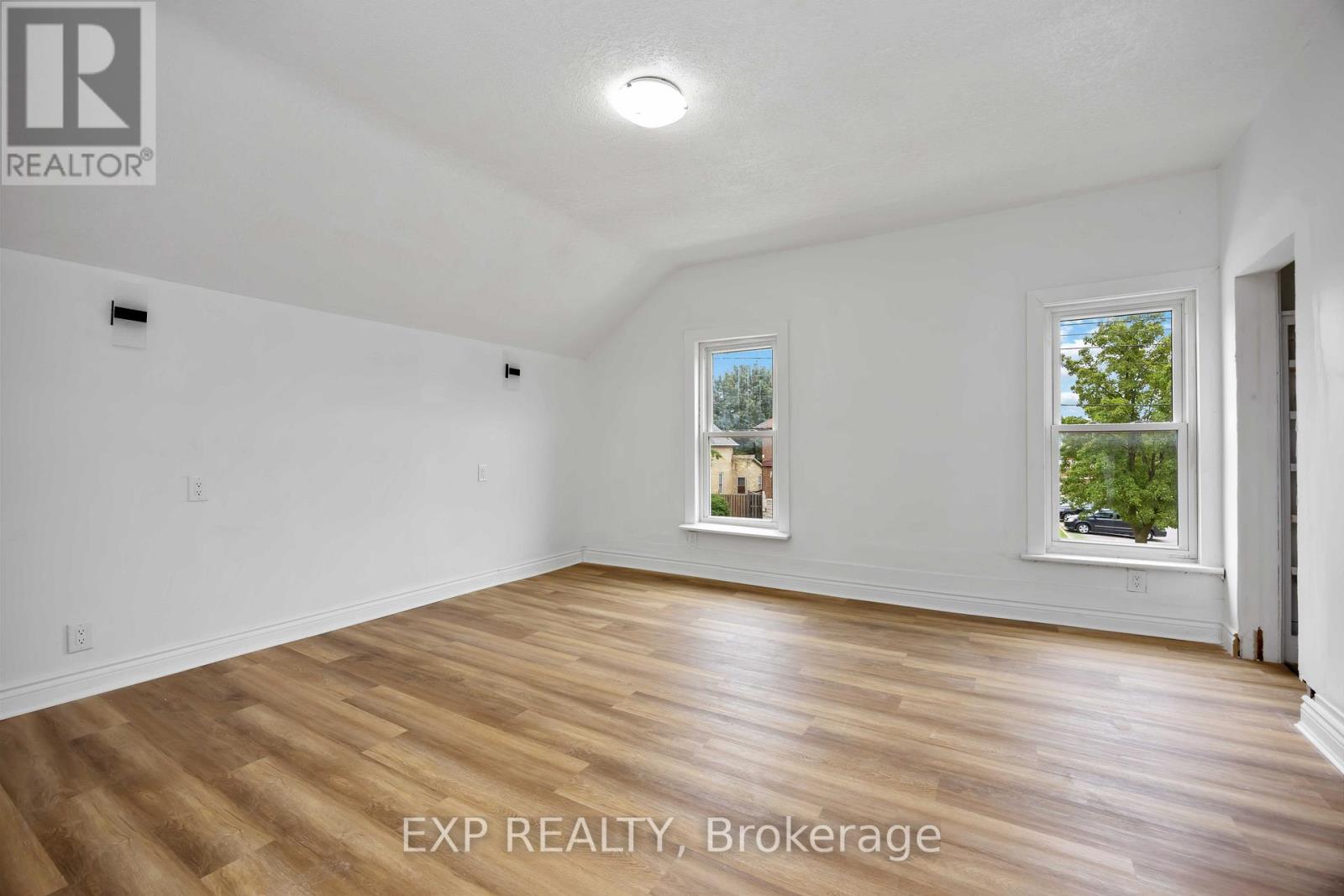 Photo 20 of 173 Brock Street S, Sarnia ON