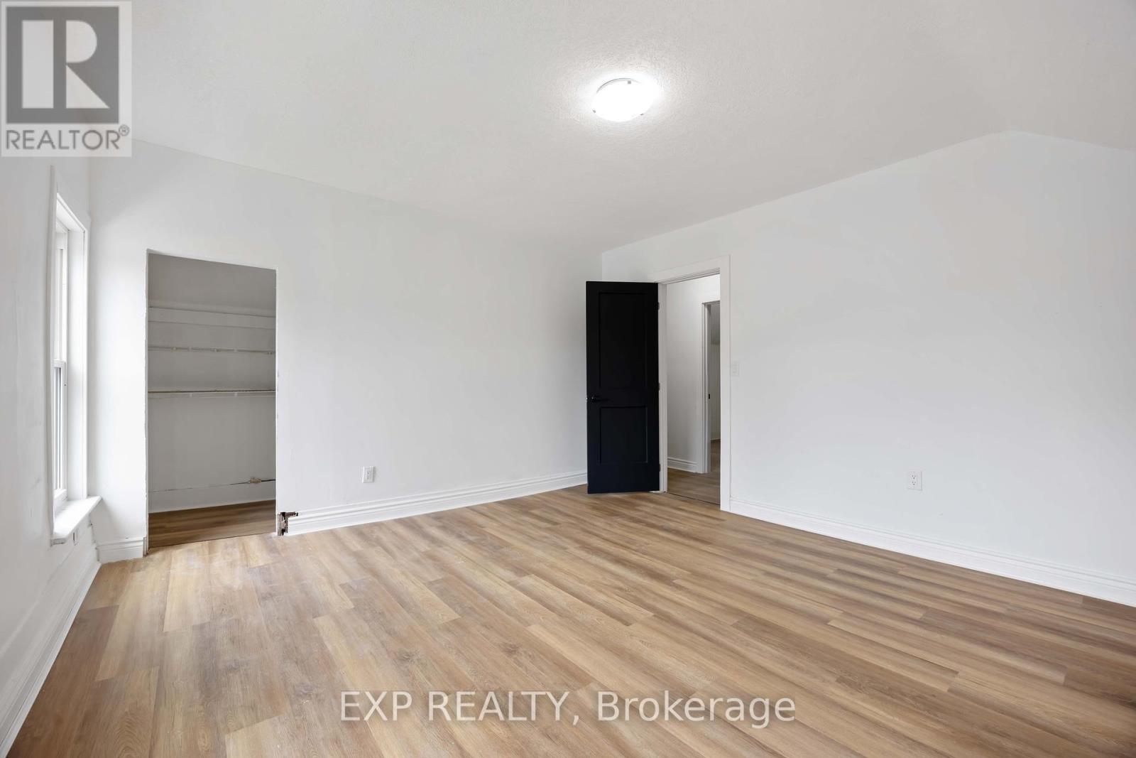 Photo 22 of 173 Brock Street S, Sarnia ON