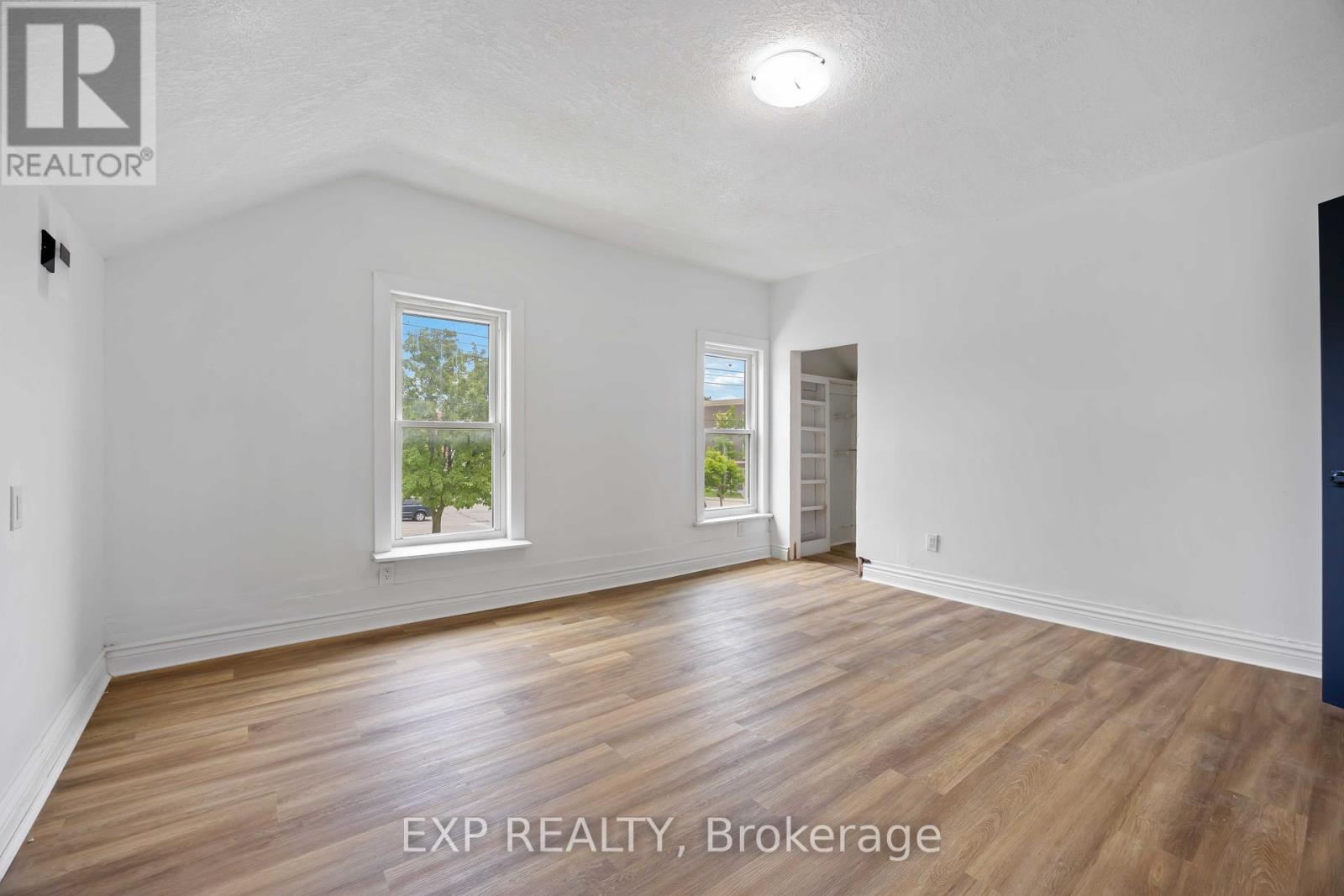 Photo 23 of 173 Brock Street S, Sarnia ON