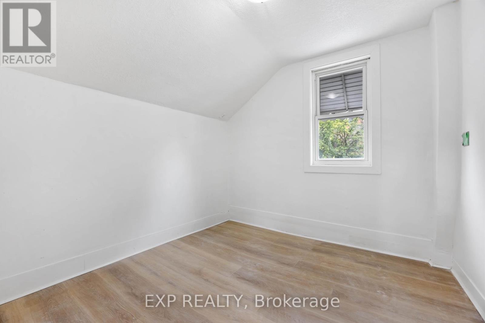 Photo 24 of 173 Brock Street S, Sarnia ON