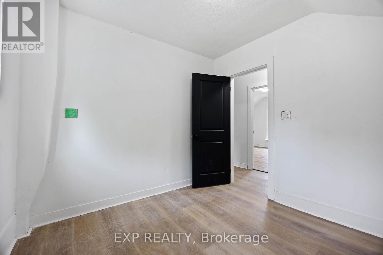 Photo 25 of 173 Brock Street S, Sarnia ON