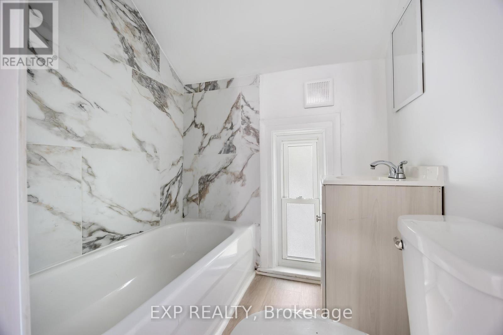 Photo 28 of 173 Brock Street S, Sarnia ON