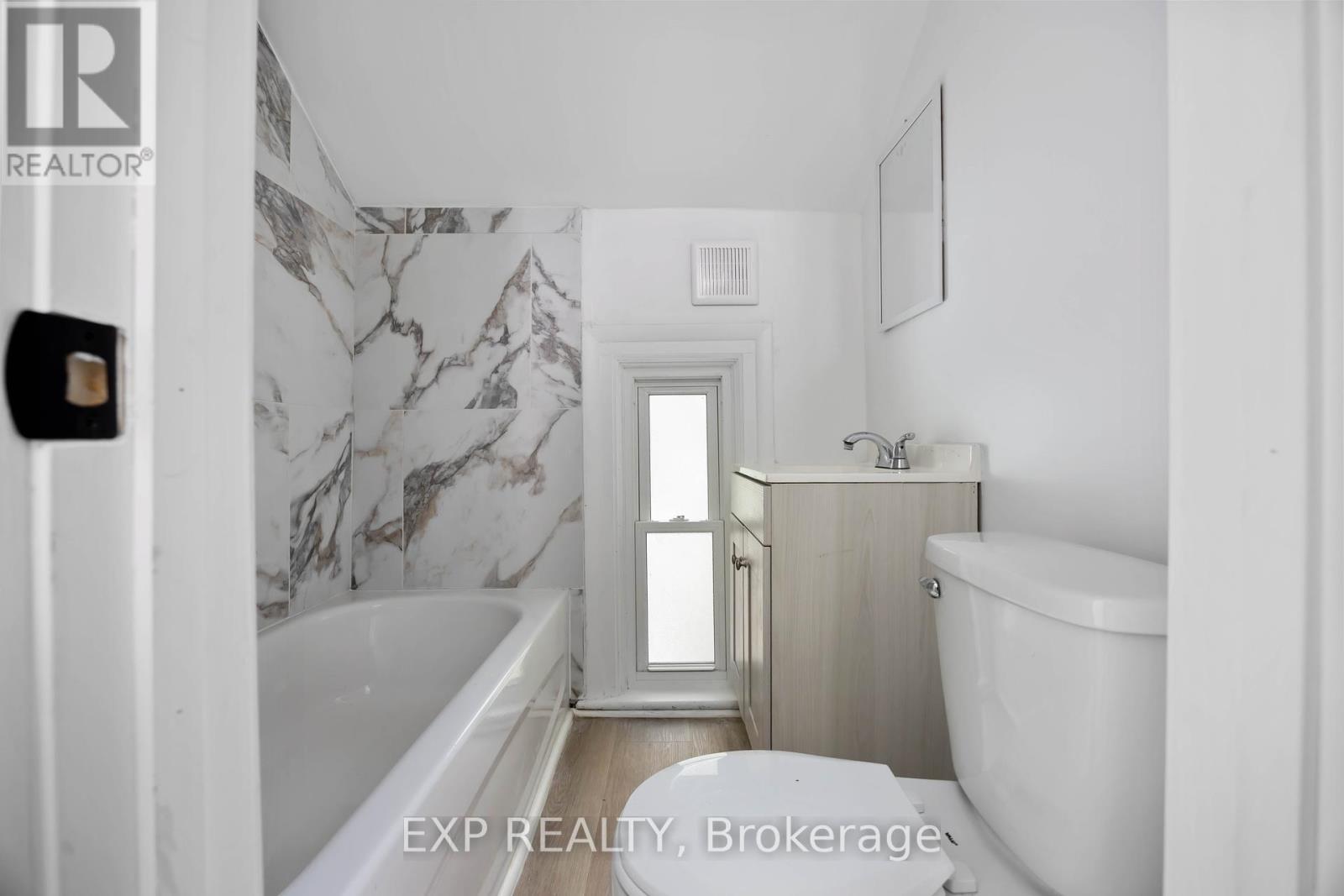 Photo 29 of 173 Brock Street S, Sarnia ON