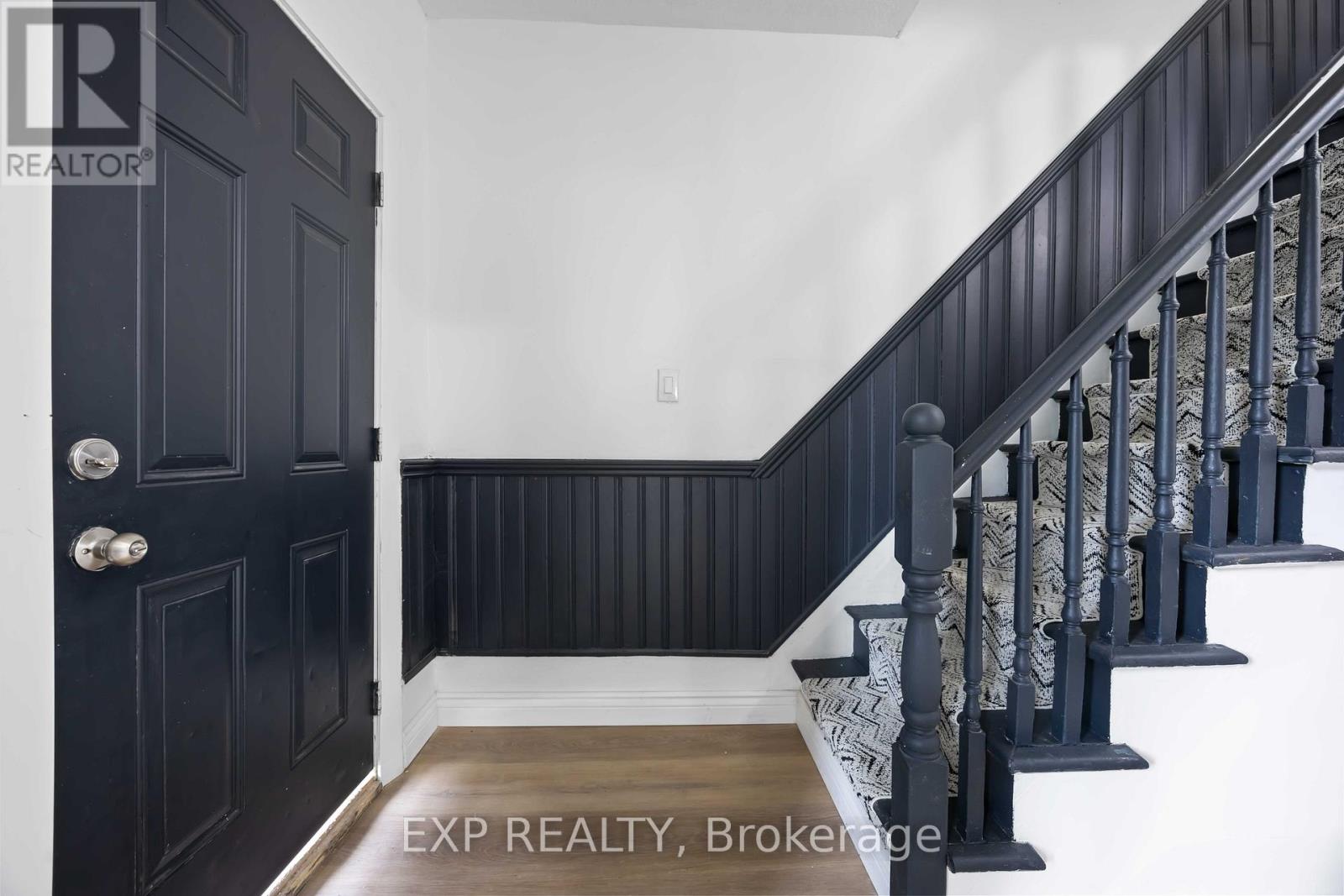 Photo 3 of 173 Brock Street S, Sarnia ON