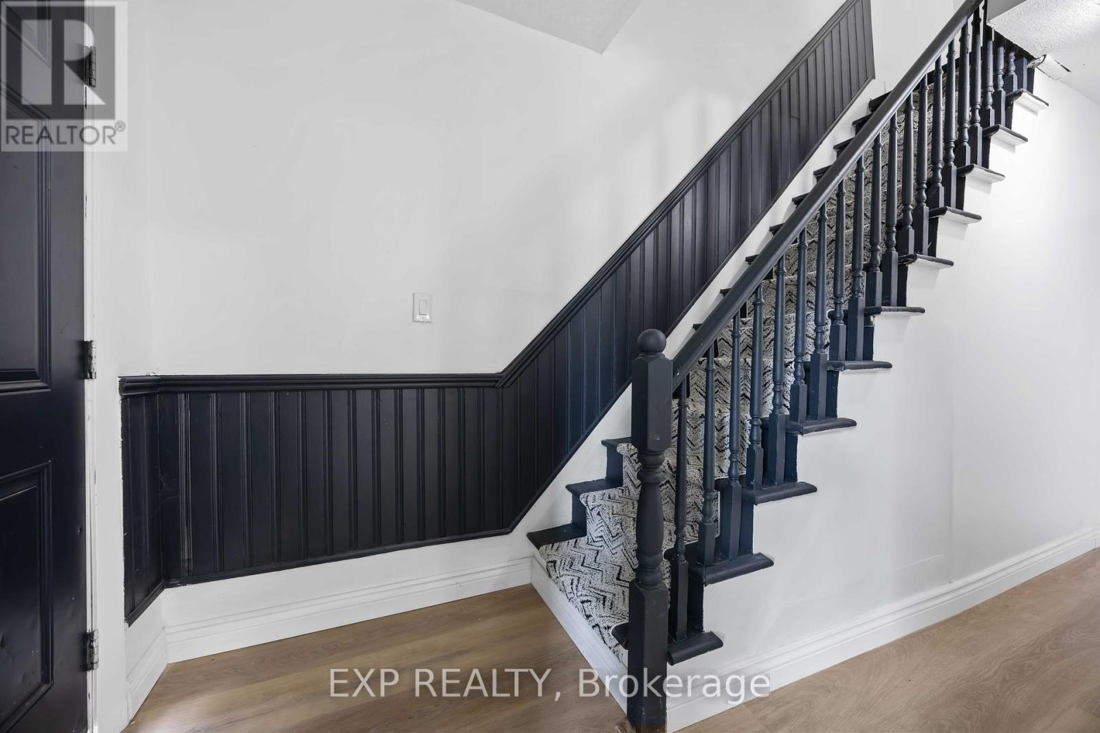 Photo 4 of 173 Brock Street S, Sarnia ON