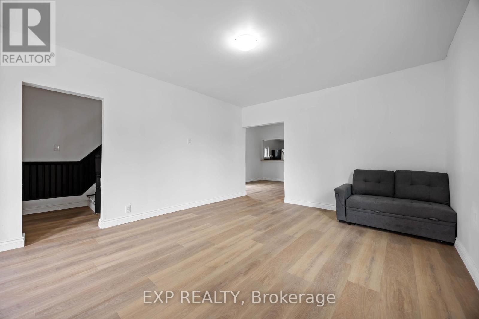 Photo 6 of 173 Brock Street S, Sarnia ON