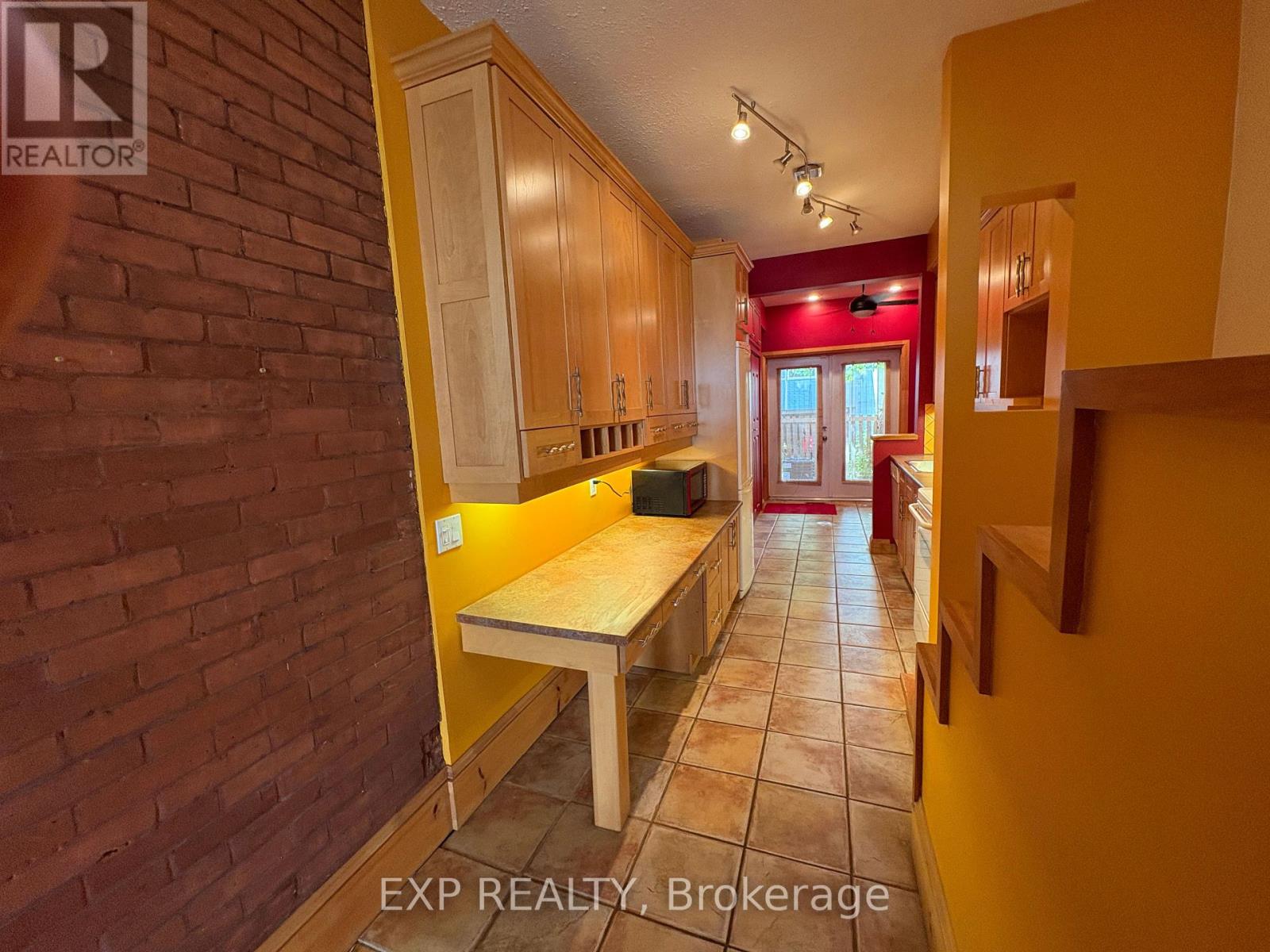 Photo 10 of 234 St Patrick Street W, Ottawa ON