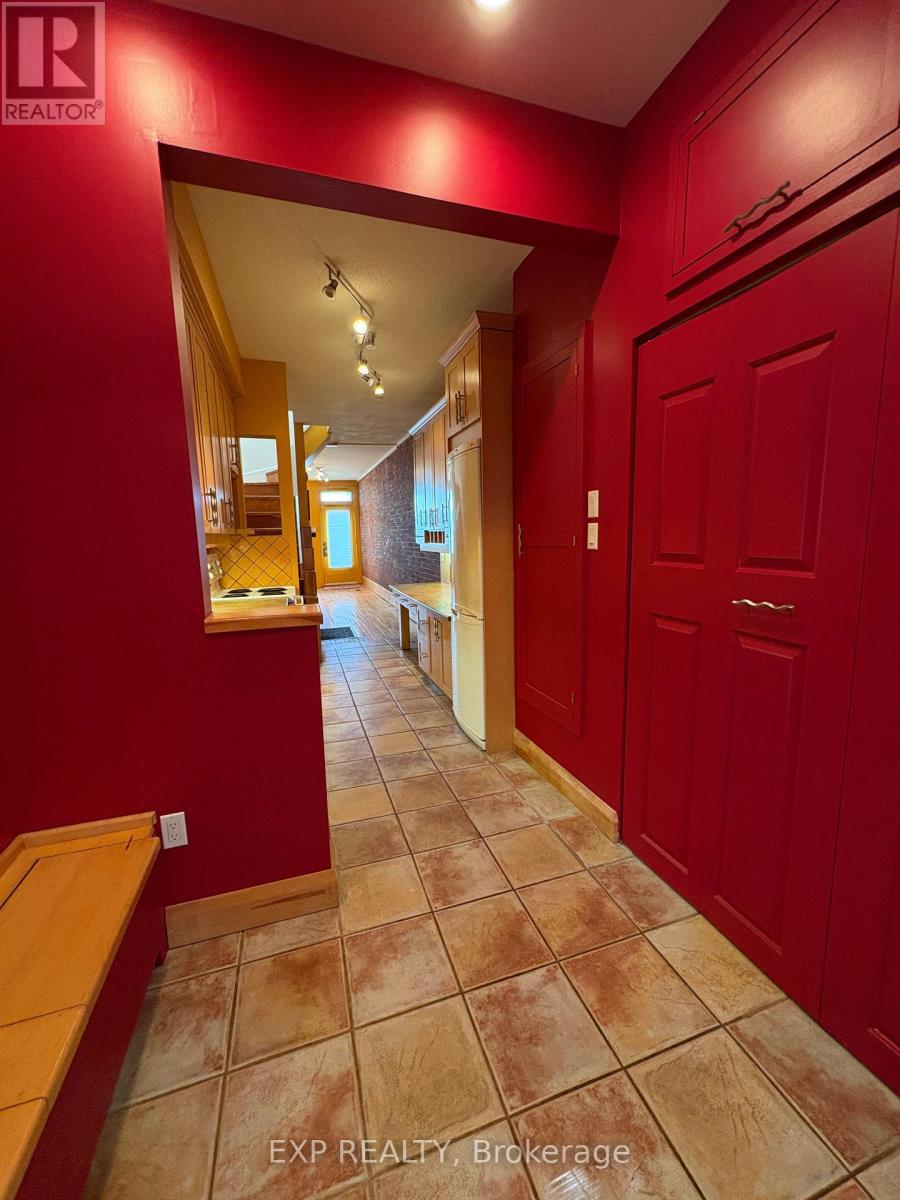 Photo 13 of 234 St Patrick Street W, Ottawa ON
