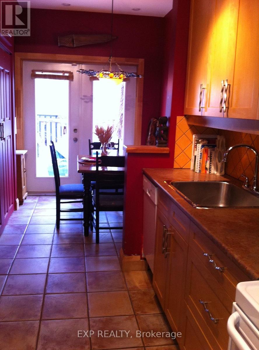 Photo 16 of 234 St Patrick Street W, Ottawa ON