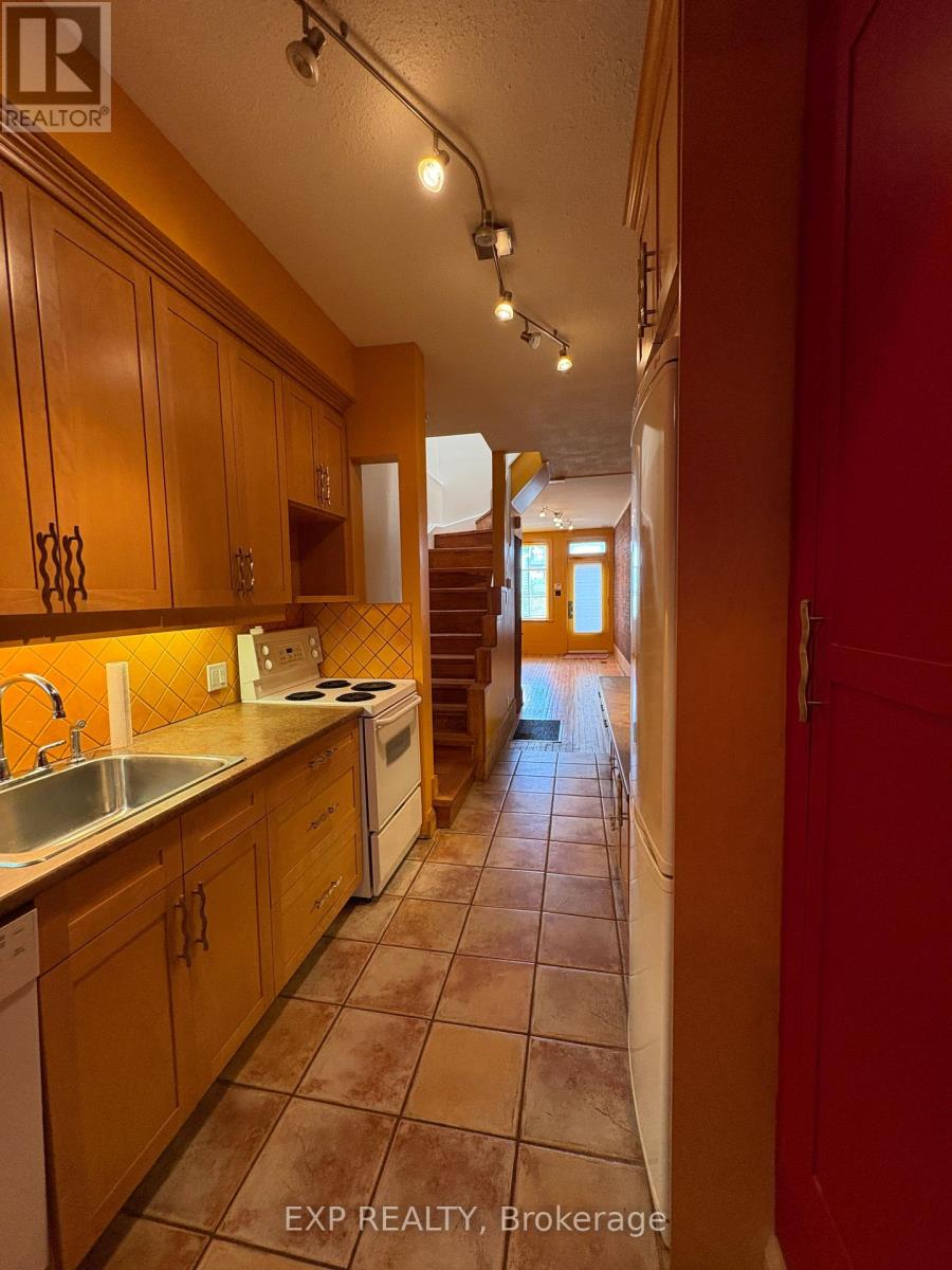 Photo 6 of 234 St Patrick Street W, Ottawa ON