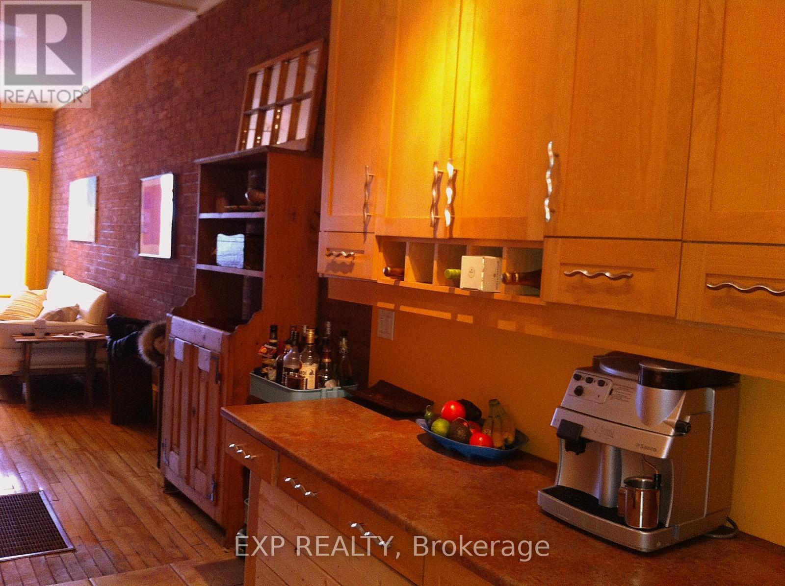 Photo 8 of 234 St Patrick Street W, Ottawa ON