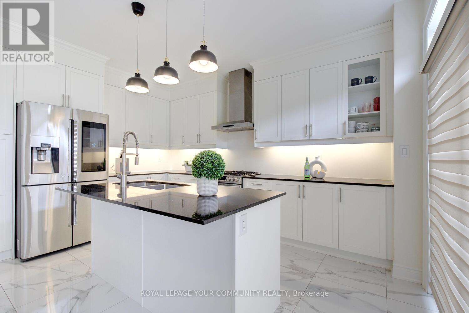 Photo 21 of 152 Stormont Trail, Vaughan ON