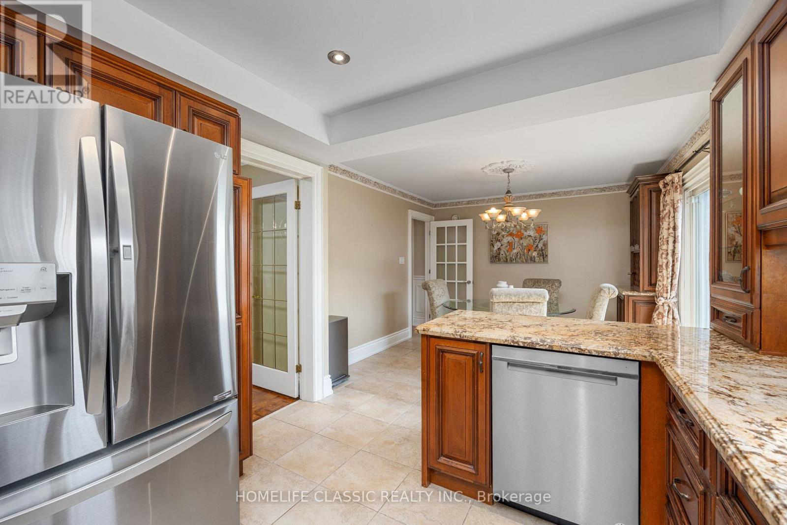 Photo 12 of 133 Medallion Boulevard, Vaughan ON