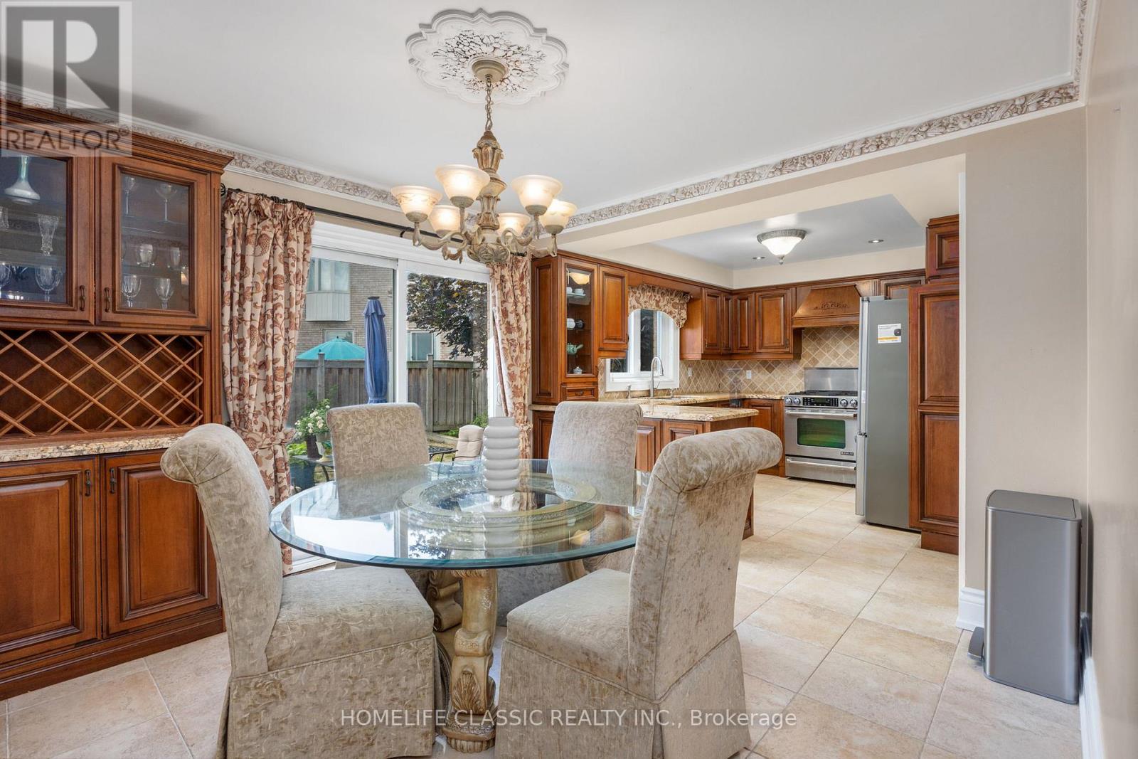 Photo 13 of 133 Medallion Boulevard, Vaughan ON