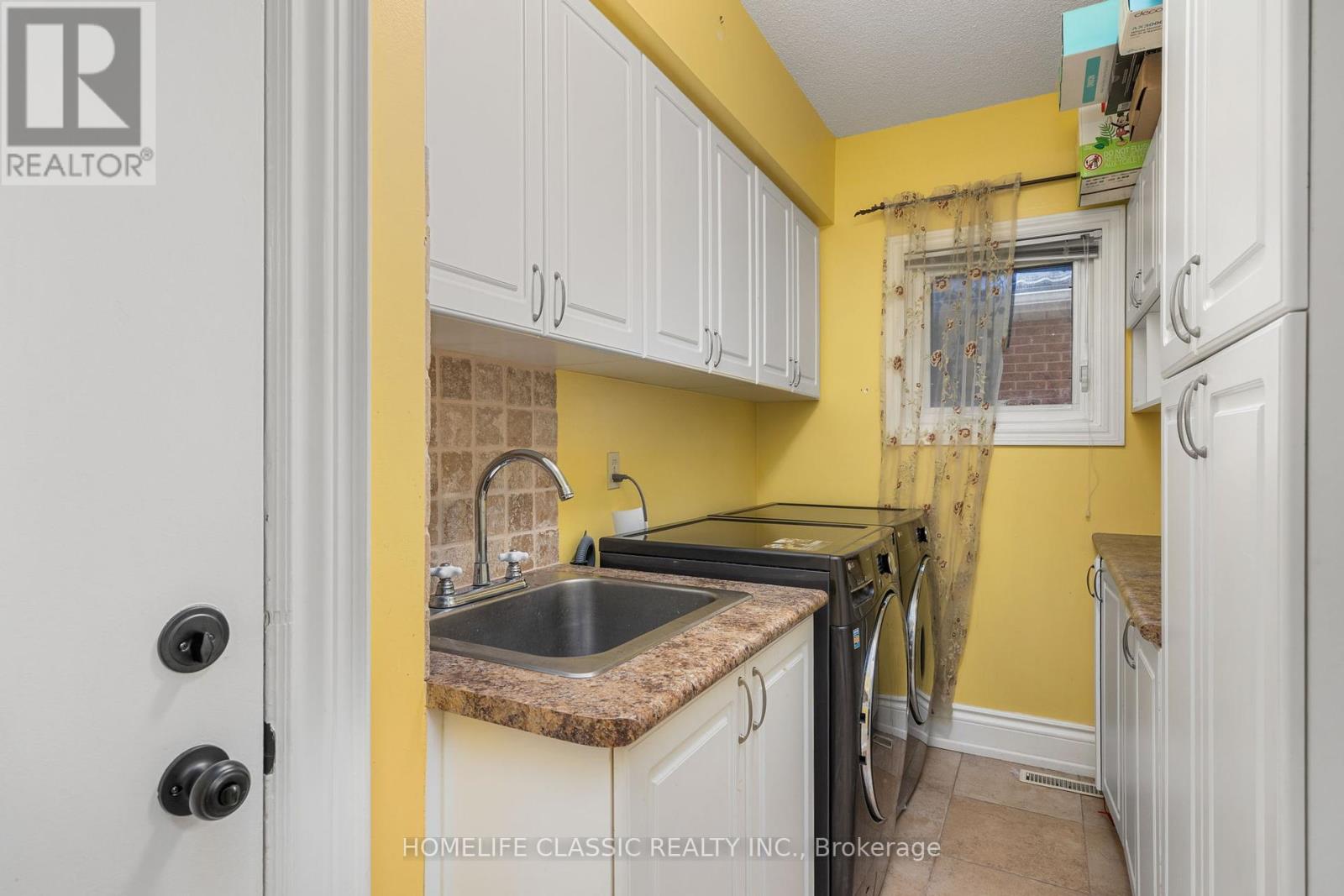 Photo 18 of 133 Medallion Boulevard, Vaughan ON