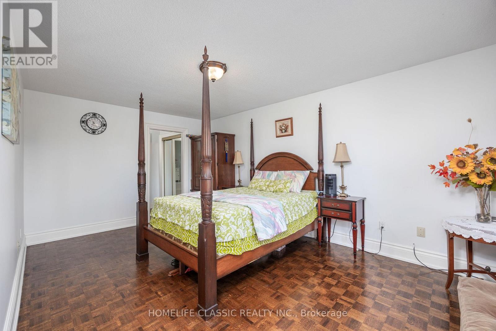 Photo 22 of 133 Medallion Boulevard, Vaughan ON
