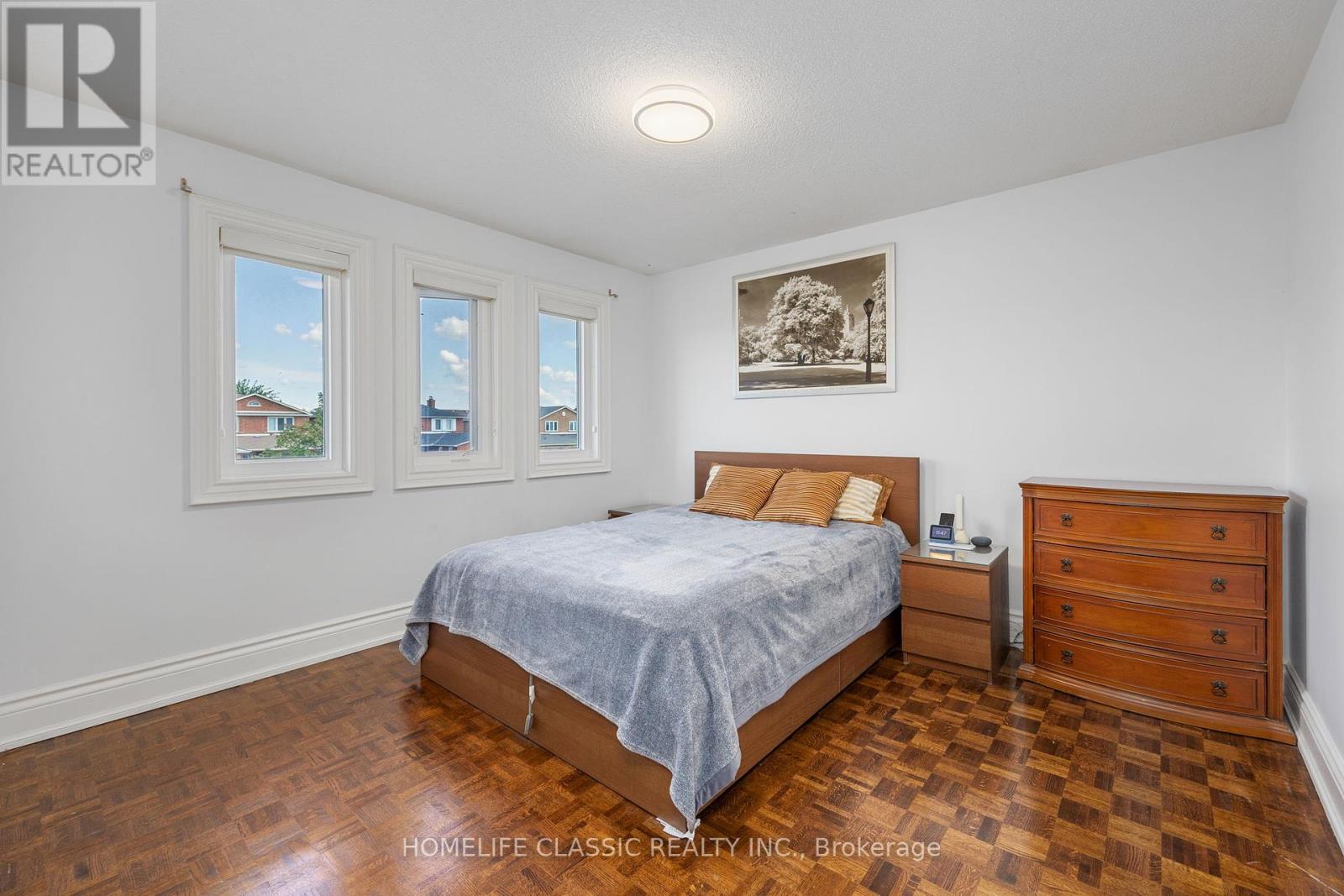 Photo 27 of 133 Medallion Boulevard, Vaughan ON