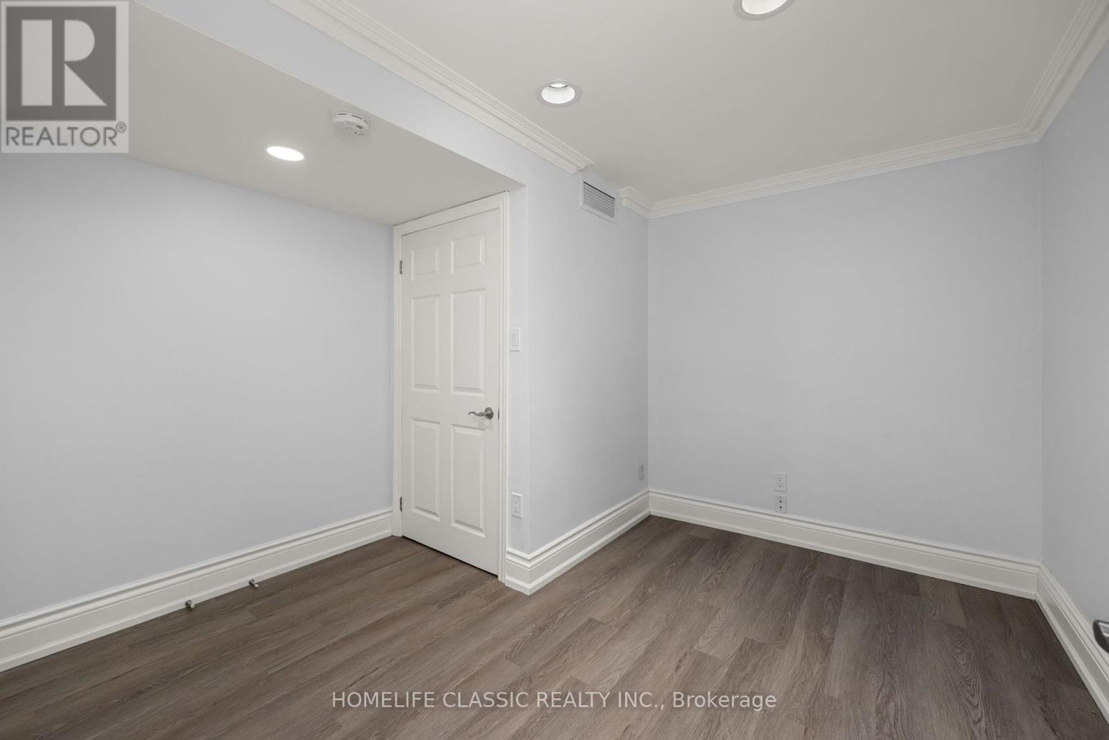 Photo 37 of 133 Medallion Boulevard, Vaughan ON