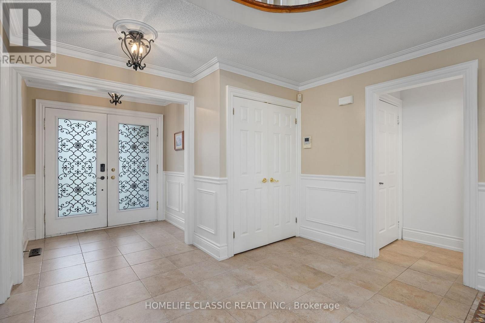 Photo 4 of 133 Medallion Boulevard, Vaughan ON