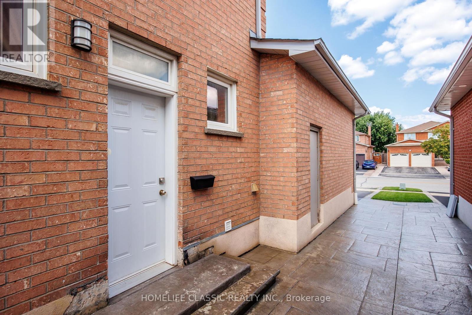 Photo 42 of 133 Medallion Boulevard, Vaughan ON