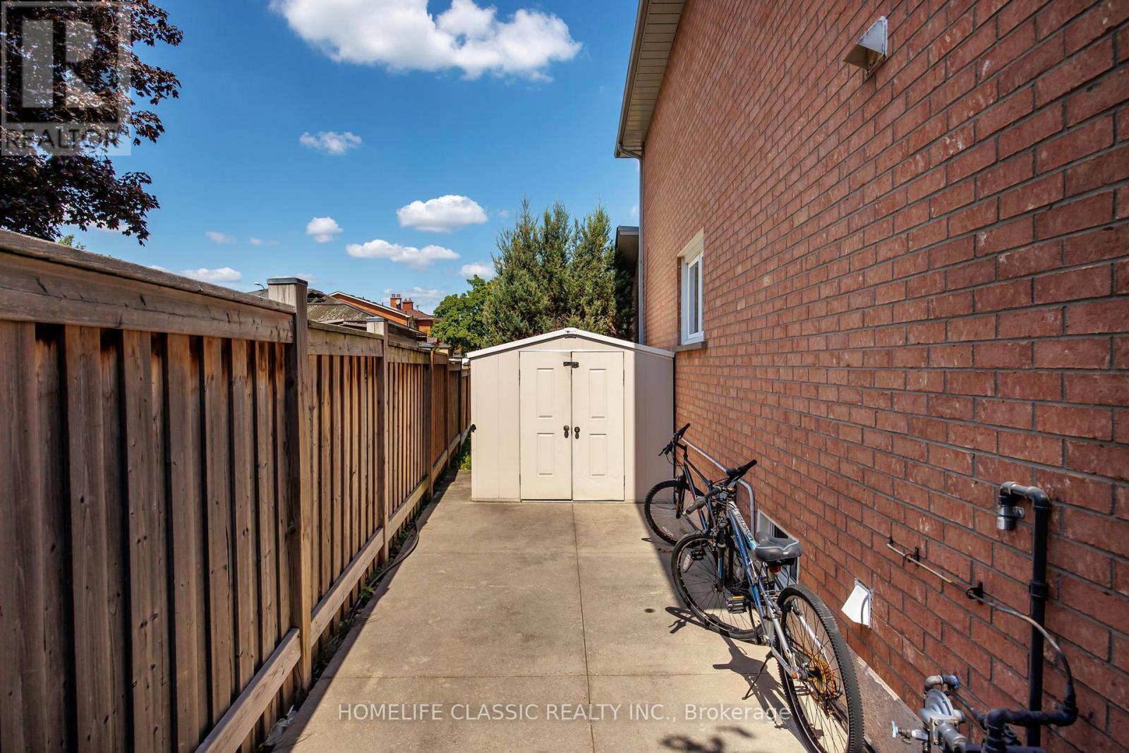 Photo 45 of 133 Medallion Boulevard, Vaughan ON