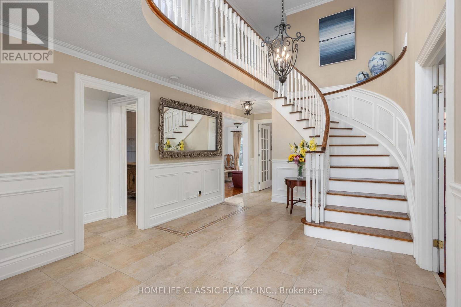Photo 5 of 133 Medallion Boulevard, Vaughan ON