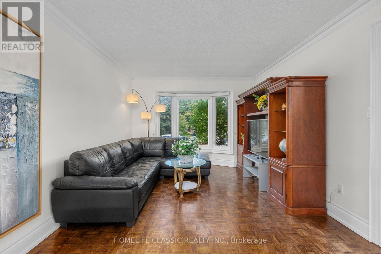 Photo 6 of 133 Medallion Boulevard, Vaughan ON