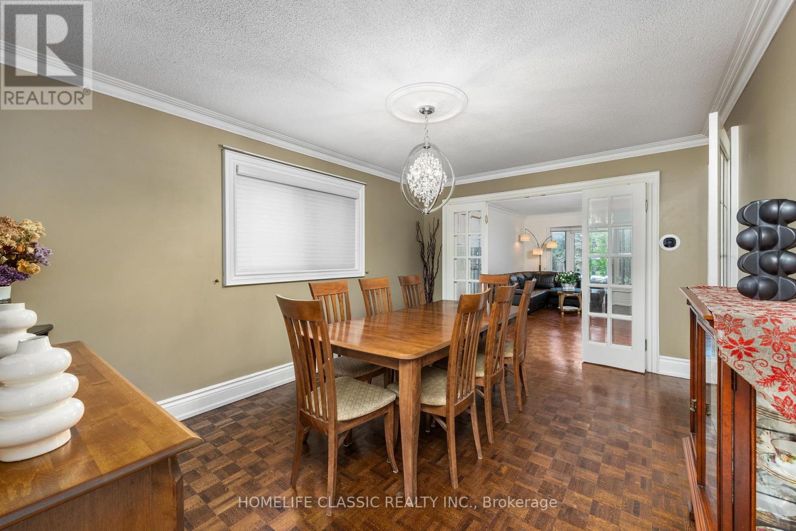 Photo 8 of 133 Medallion Boulevard, Vaughan ON