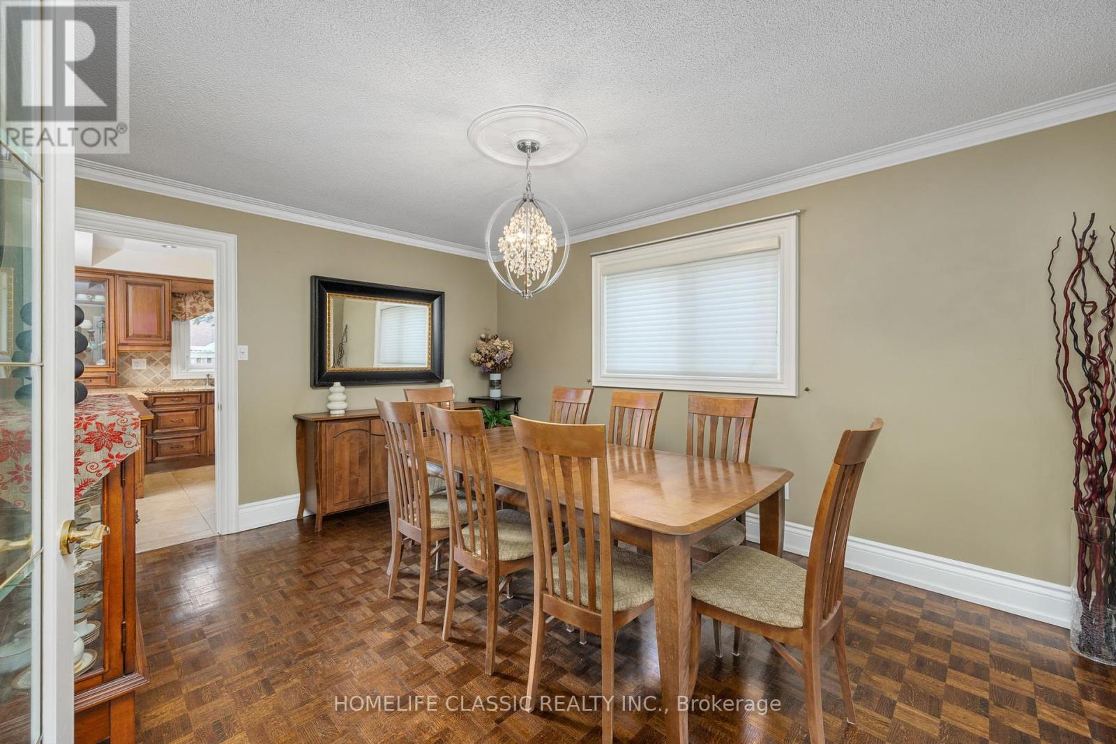 Photo 9 of 133 Medallion Boulevard, Vaughan ON