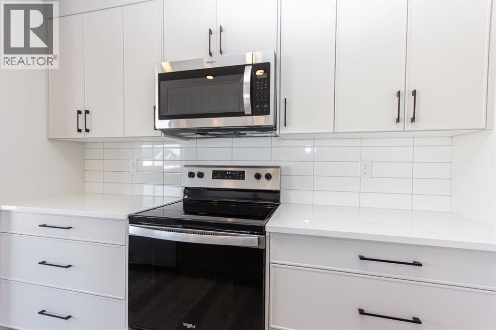 Photo 10 of 75 Bardwell Way, Sylvan Lake AB