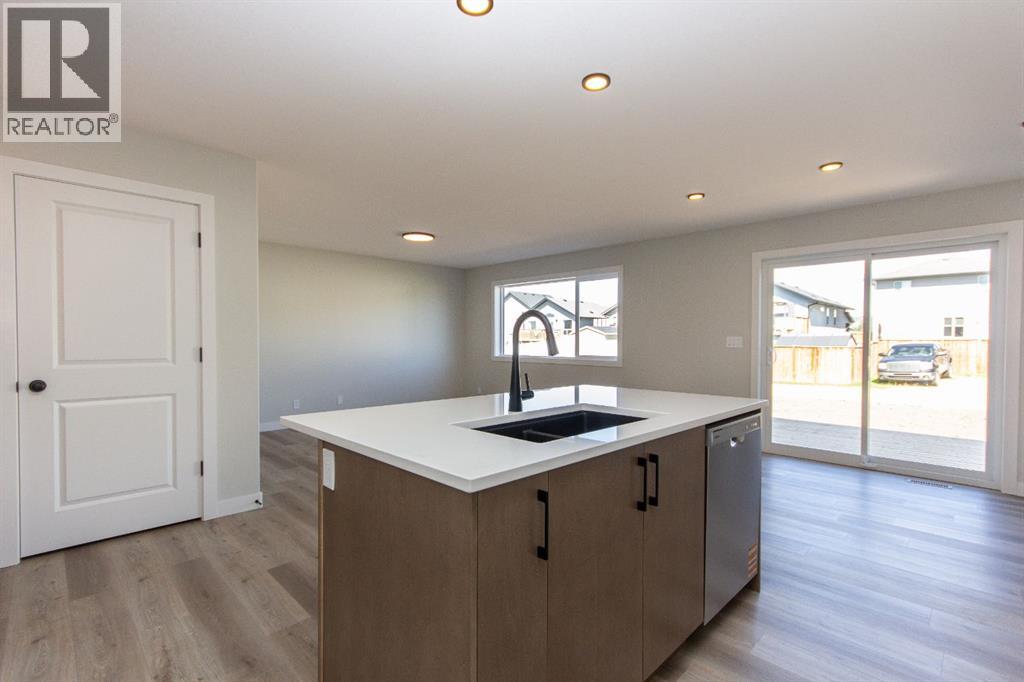Photo 11 of 75 Bardwell Way, Sylvan Lake AB