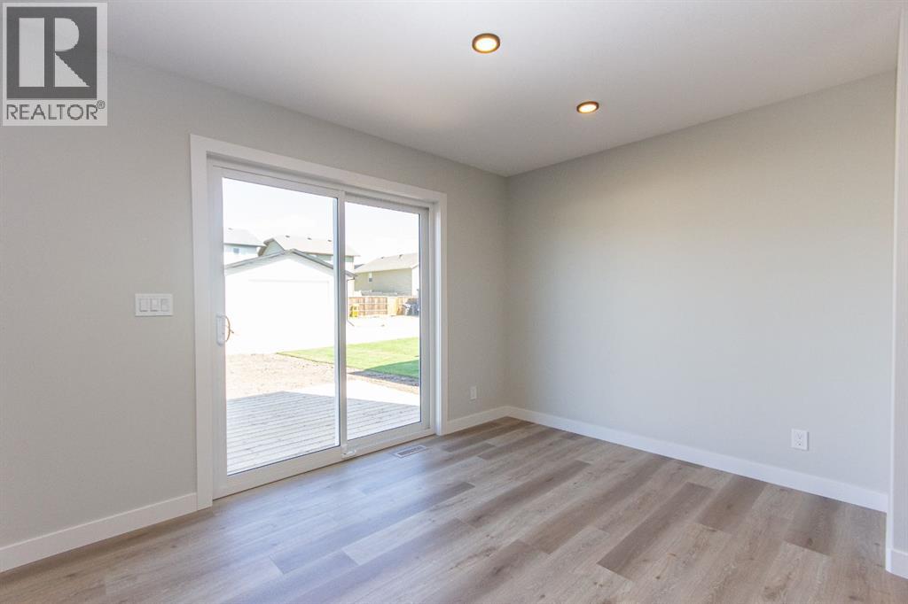 Photo 12 of 75 Bardwell Way, Sylvan Lake AB