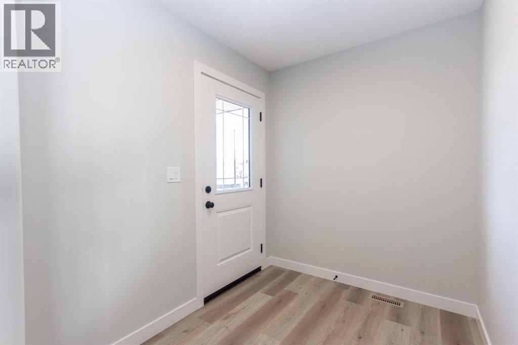 Photo 2 of 75 Bardwell Way, Sylvan Lake AB