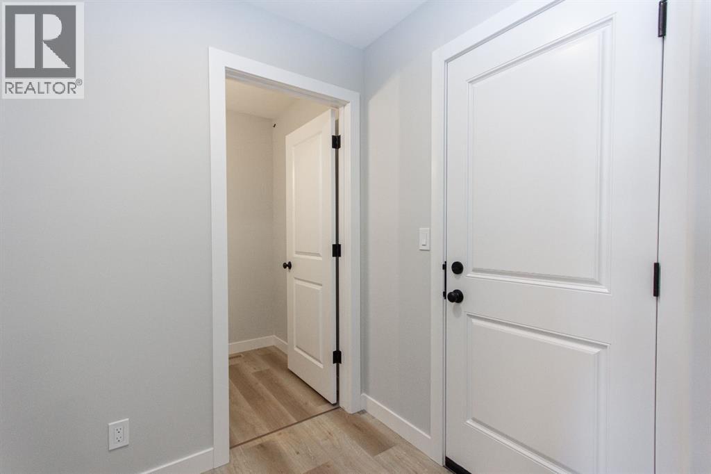 Photo 4 of 75 Bardwell Way, Sylvan Lake AB