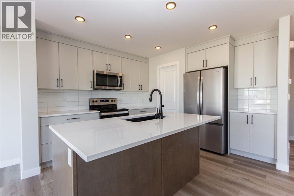 Photo 7 of 75 Bardwell Way, Sylvan Lake AB
