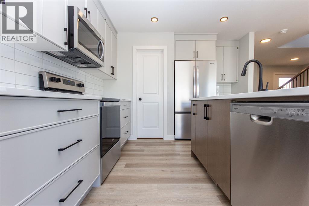 Photo 8 of 75 Bardwell Way, Sylvan Lake AB