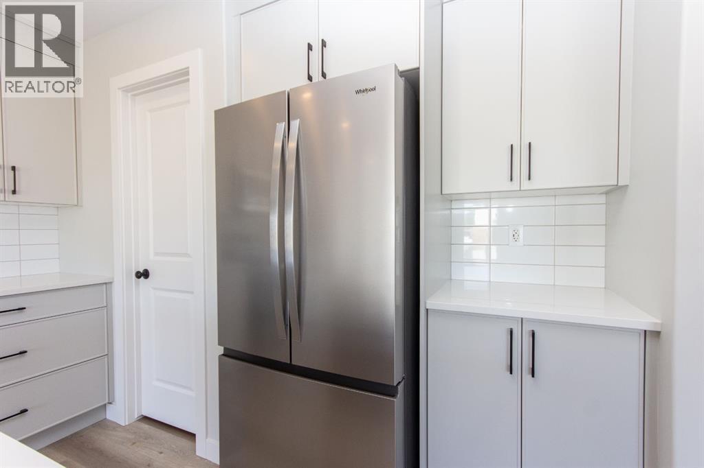 Photo 9 of 75 Bardwell Way, Sylvan Lake AB
