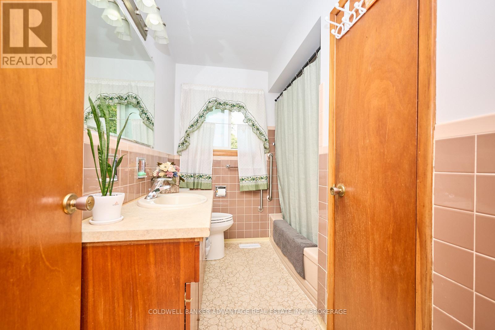 Photo 25 of 3314 Trinity Church Road, Hamilton ON
