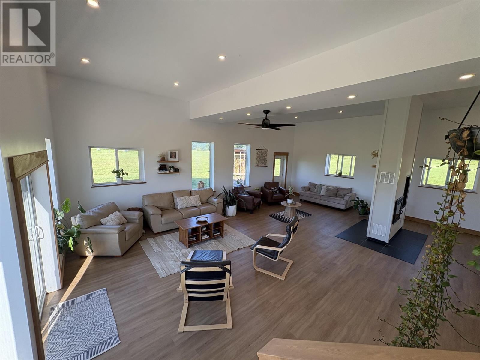 Photo 8 of 587 Watson Rd E, Echo Bay ON