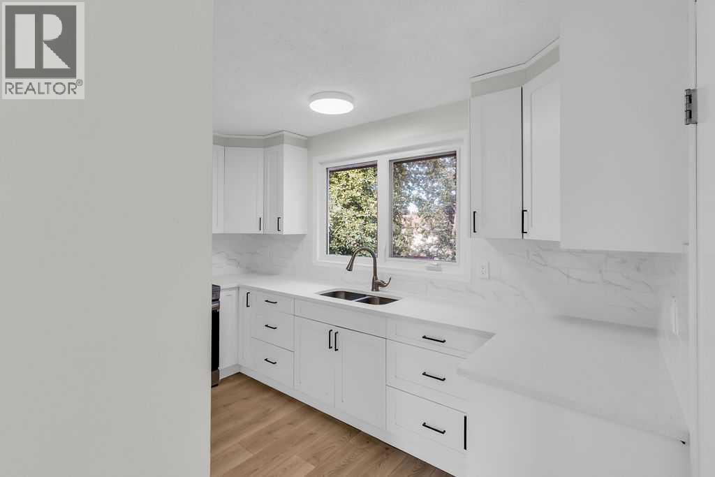 Photo 8 of 10 Radcliffe Crescent Se, Calgary AB