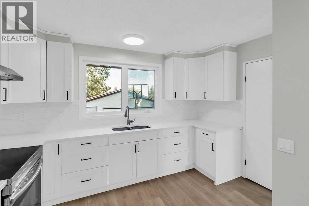 Photo 7 of 10 Radcliffe Crescent Se, Calgary AB