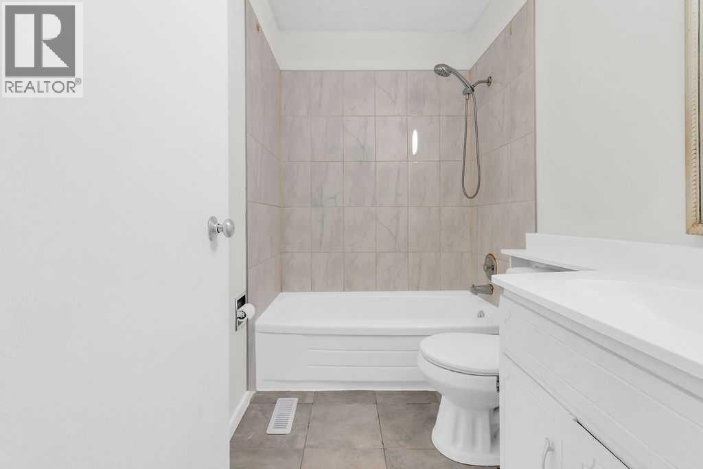 Photo 13 of 10 Radcliffe Crescent Se, Calgary AB