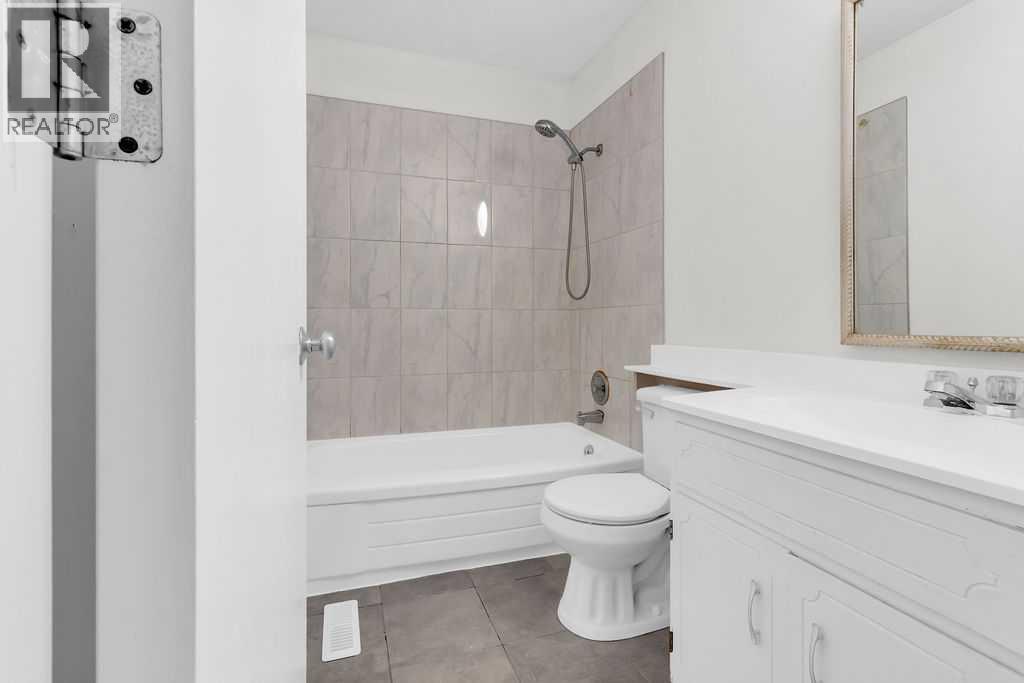 Photo 14 of 10 Radcliffe Crescent Se, Calgary AB